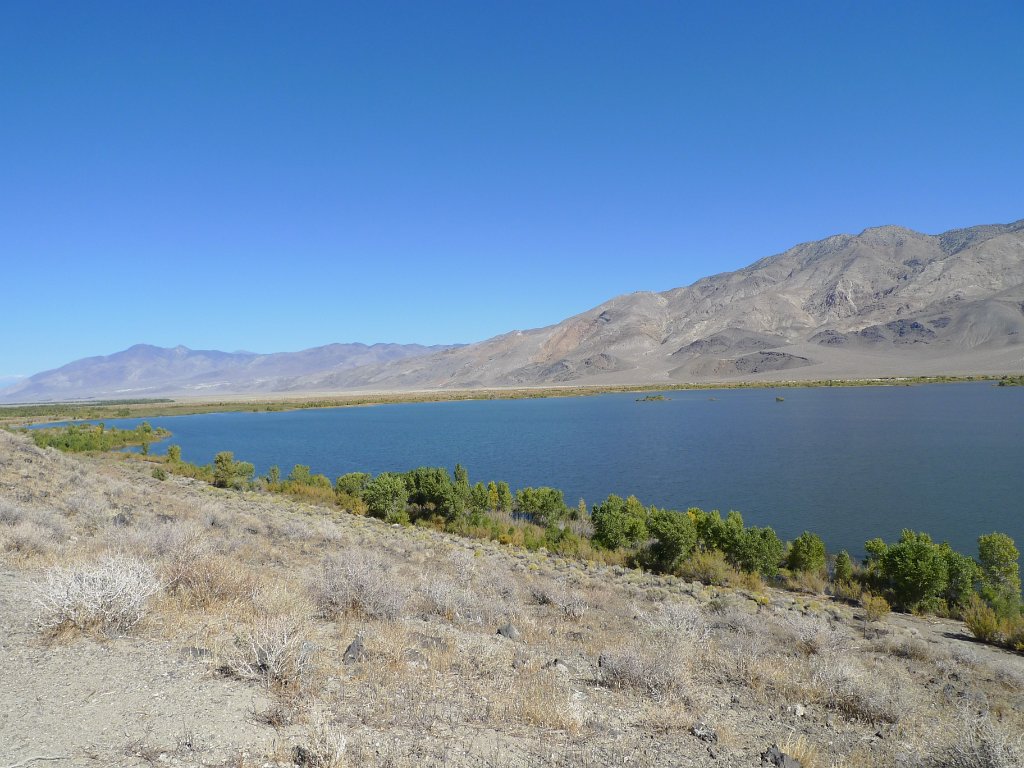 California-Fall2010 665.JPG - Water reservoir off Hwy 395